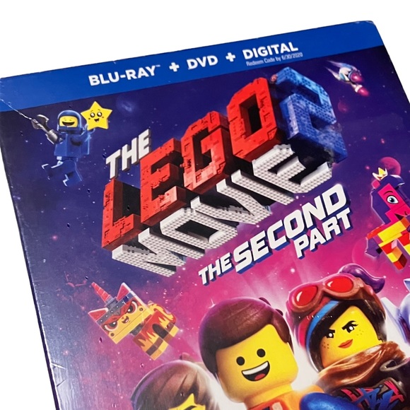 NEW The Lego Movie 2 Blu-Ray DVD & Digital with Minifigure - Picture 3 of 5